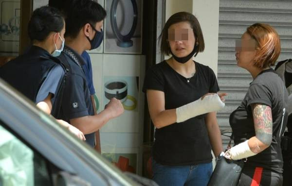 轎車沖入遊樂場 女司機竟跑去換衣 半小時才回現場