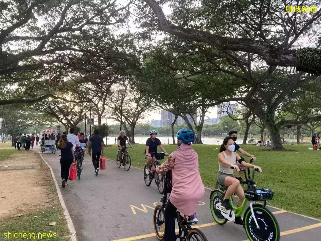 东海岸人挤爆!日增100万例的美国,将新加坡紧急列入高风险国家?!网友:谢谢你们