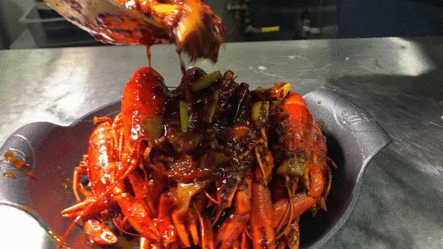 比雙11剁手更恐怖的事情是——這家烤魚、小龍蝦，竟然讓人