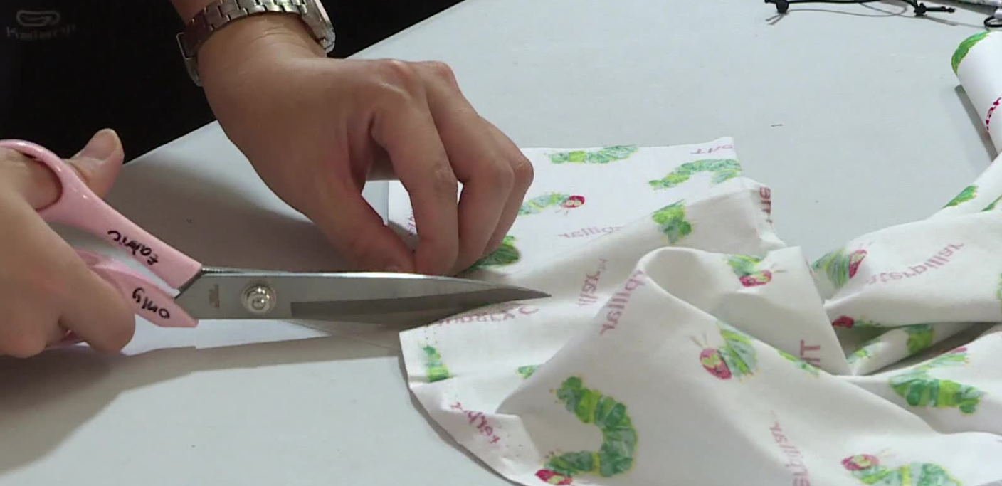 厉害了，新加坡手工工作坊教人自制口罩和消毒液