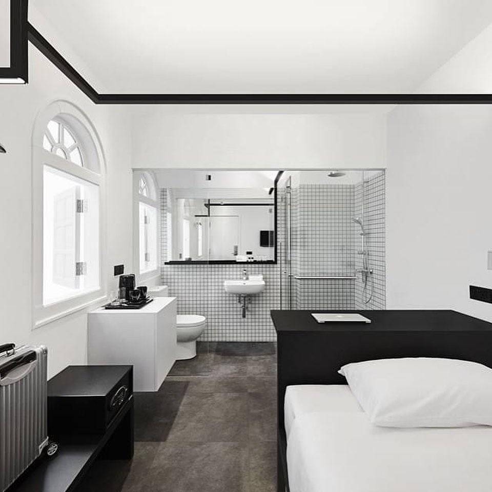 一切只有黑與白！私藏版黑白世界🤫 網紅爆款“Hotel Mono”容不下其他色彩的極簡純色酒店