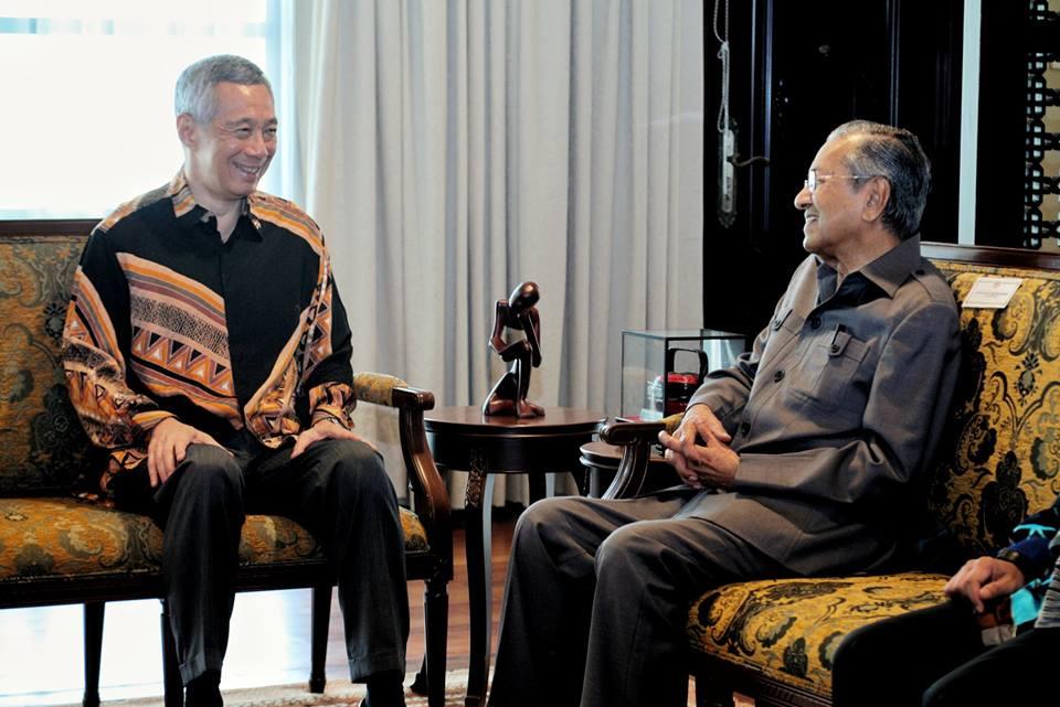 半个内阁跟李总理去吉隆坡开会，许文远先跟马国谈妥携手开发新程序取代ILS