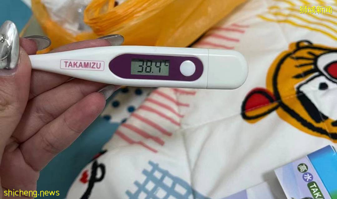 26歲女孩在新加坡確診，高燒、呼吸困難，自己叫救護車去醫院