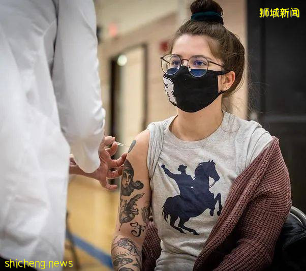 新加坡一男孩，16歲，被誤打莫德納疫苗！18歲以上才可接種