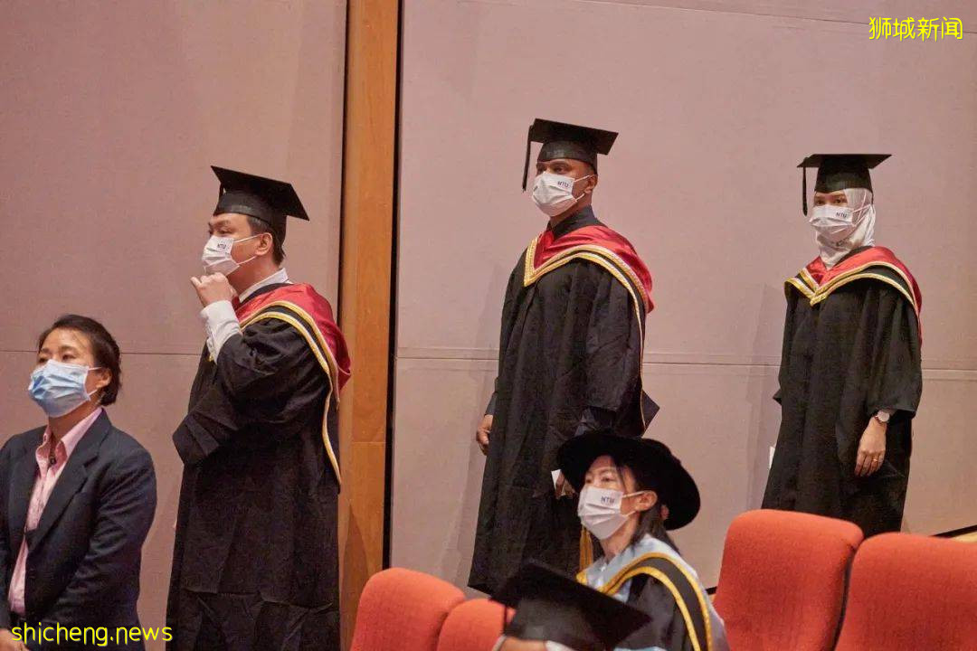 南洋理工大学举行2021届线下毕业典礼，新加坡总统出席