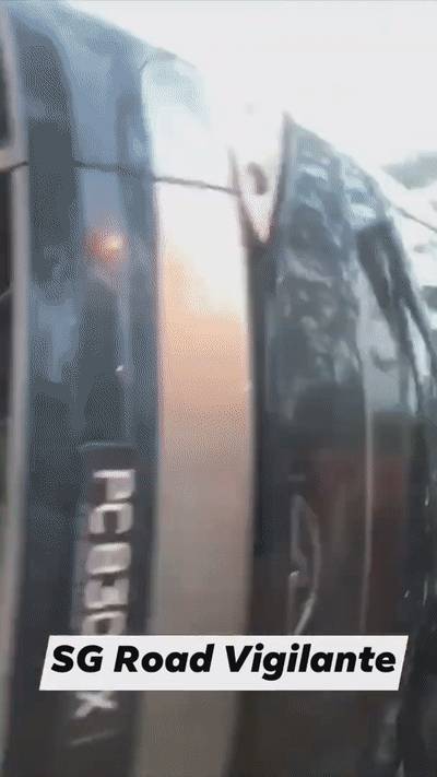 新加坡裕廊恐怖车祸！车头起火，十几个客工从翻车大巴中爬出