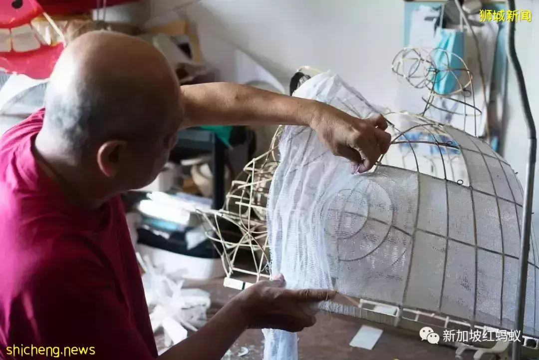 新加坡五顔六色的舞獅　多出自這位全職獅頭紮作師傅之手