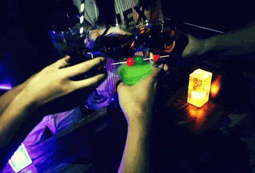 別罵了！成都確診女孩首發聲，自曝工作！央視評論刷屏，新加坡總理也曾這樣說