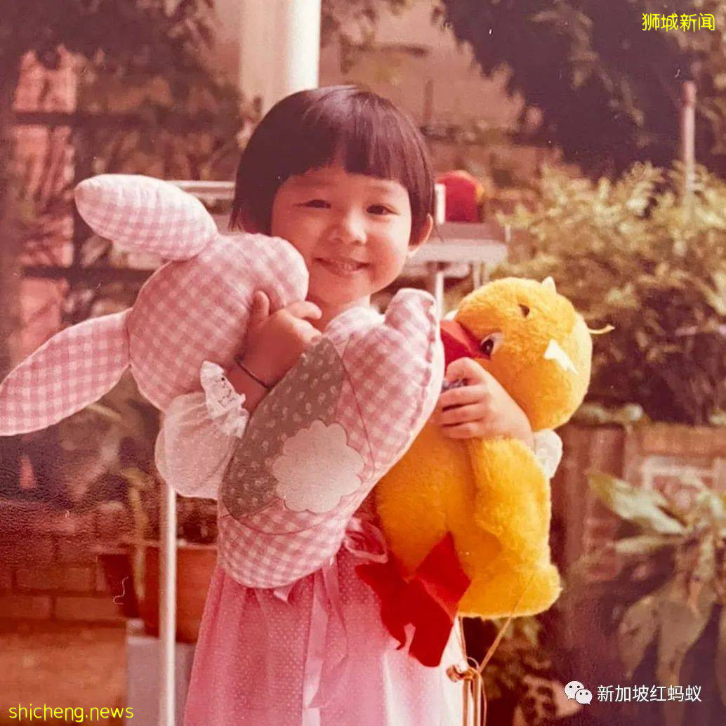 新加坡女部長和議員分享童年舊照　以自身經曆鼓勵年輕女孩勇敢追夢