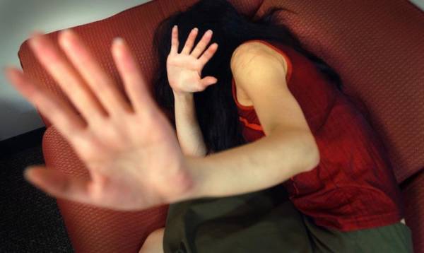 和表姐陷乱 伦恋 莽男打她前女友