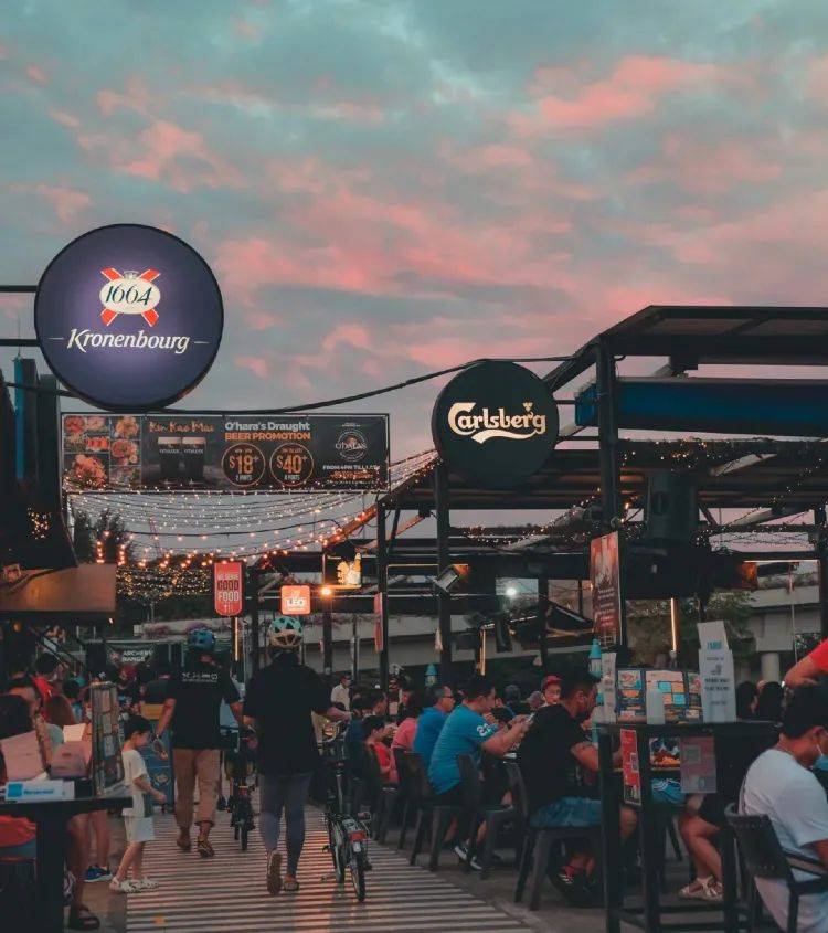 坡島夜生活出行指南！90s旱冰Disco club、室內mini高爾夫bar、高能版密室逃脫等你來玩