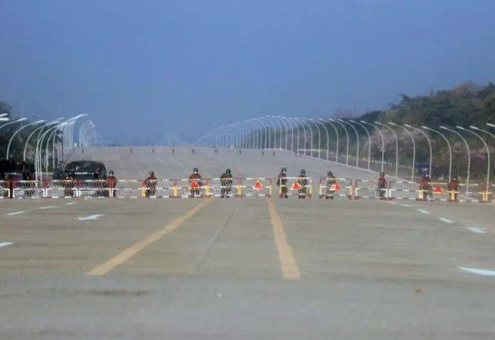 躺槍!緬甸示威者喊話新加坡,抵制虎牌、亞坤等新加坡品牌