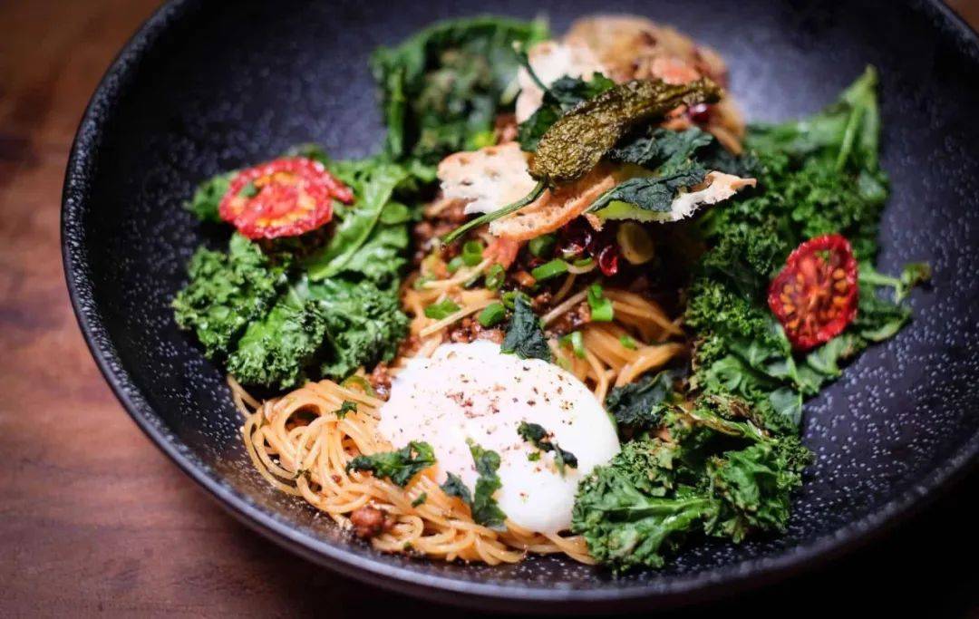 狮城口味包罗万有,无论是传统的招牌叻沙,还是米芝莲星级新加坡佳肴,这都有