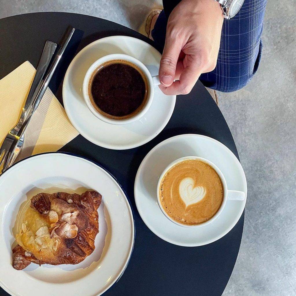 神秘魔幻黑暗大樓🏛內藏Alchemist咖啡館☕低調奢華風格、手作咖啡面包,承包你的早午餐🖤