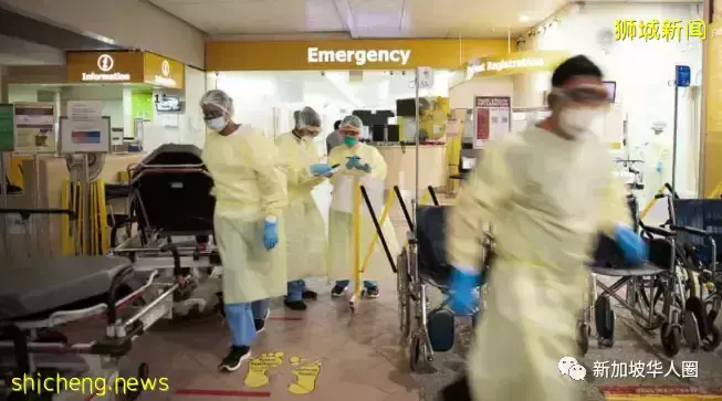 新加坡急診病患爆滿，院內擔架上全是病人，醫生護士也有確診