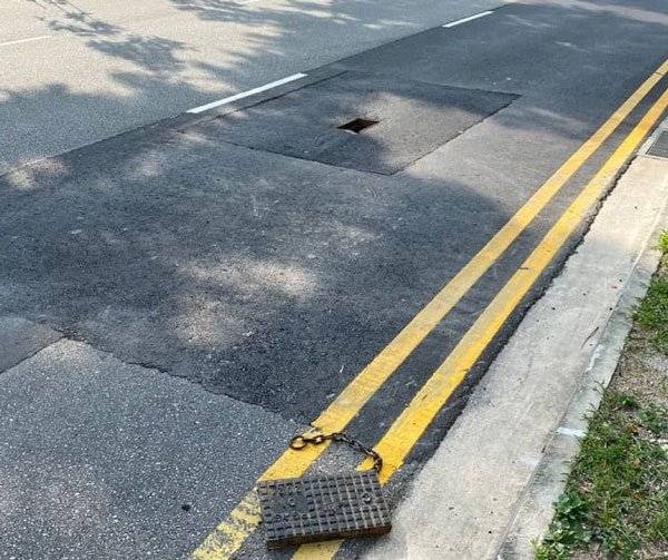 嚇壞人！ 行駛中轎車突“彈起”