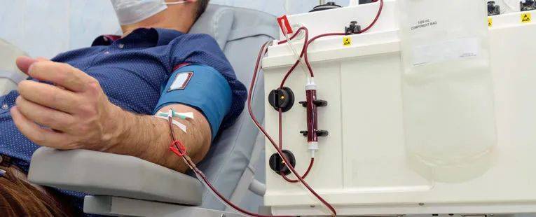 他們在新加坡獻血後,竟被查出有艾滋病