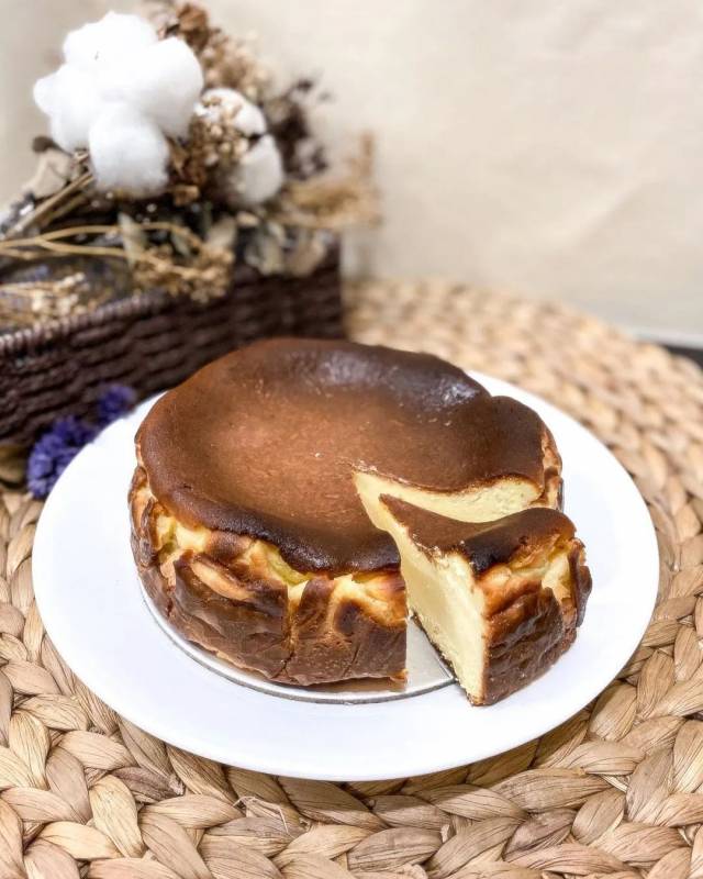 網紅蛋糕打卡，新加坡那些外表焦黑但風靡全球的Burnt cheesecake