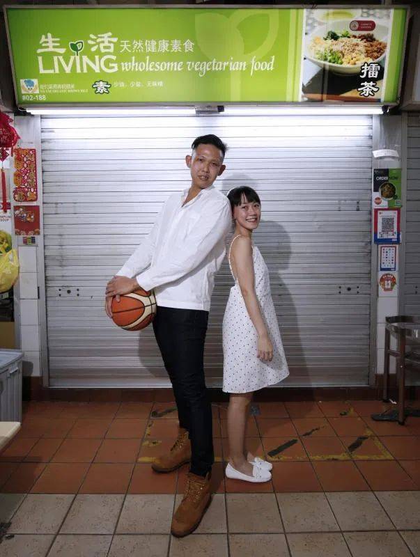 椰浆饭西施、韩流Oppa、运动潮人,来看看新加坡新一代小贩的另类风