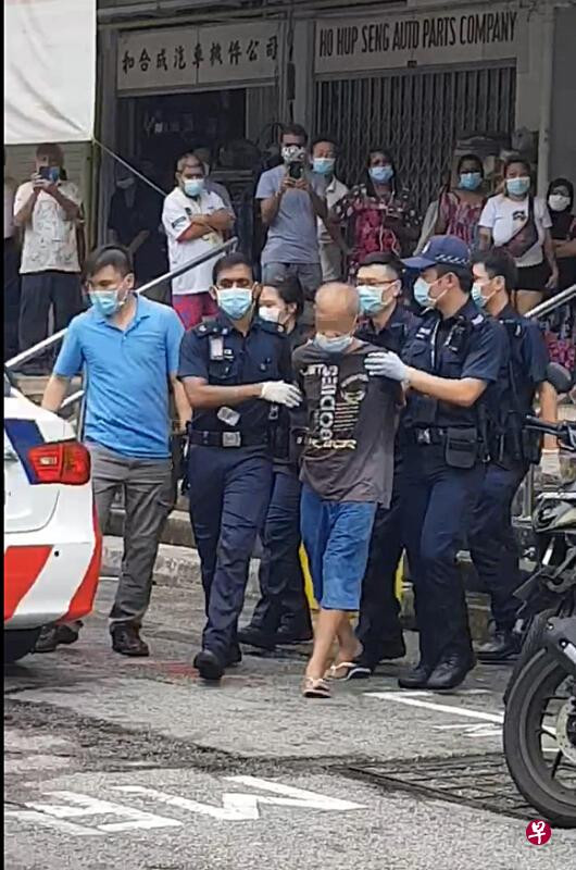 開煤氣反鎖鬧3小時 七旬翁持刀與人對峙遭捕