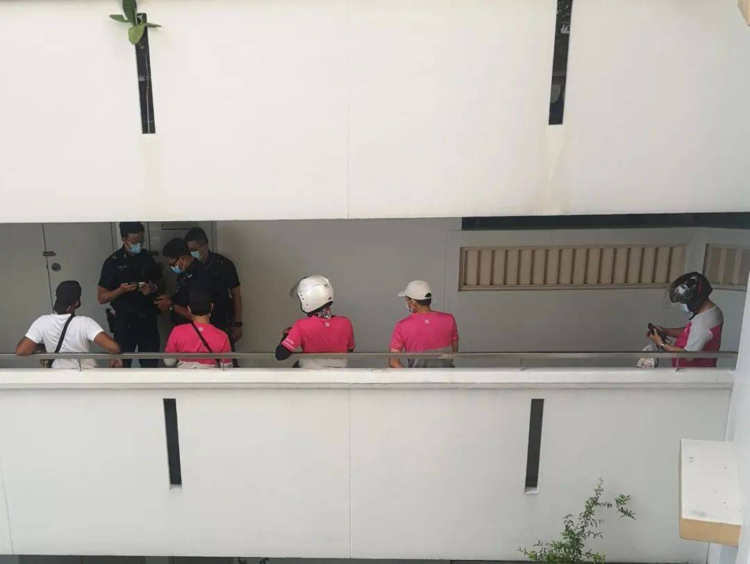 新加坡討債又出新招，同時點幾個外賣到家門口，讓你付錢