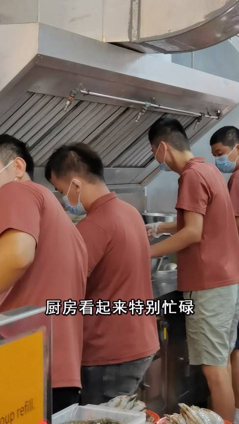 人气爆棚！新加坡老字号虾面：$6新币起一碗，虾汤浓郁，口口有虾黄