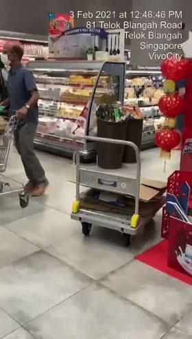 在新加坡不戴口罩的“东邪和西毒”现在怎么样了？有没有被打PP