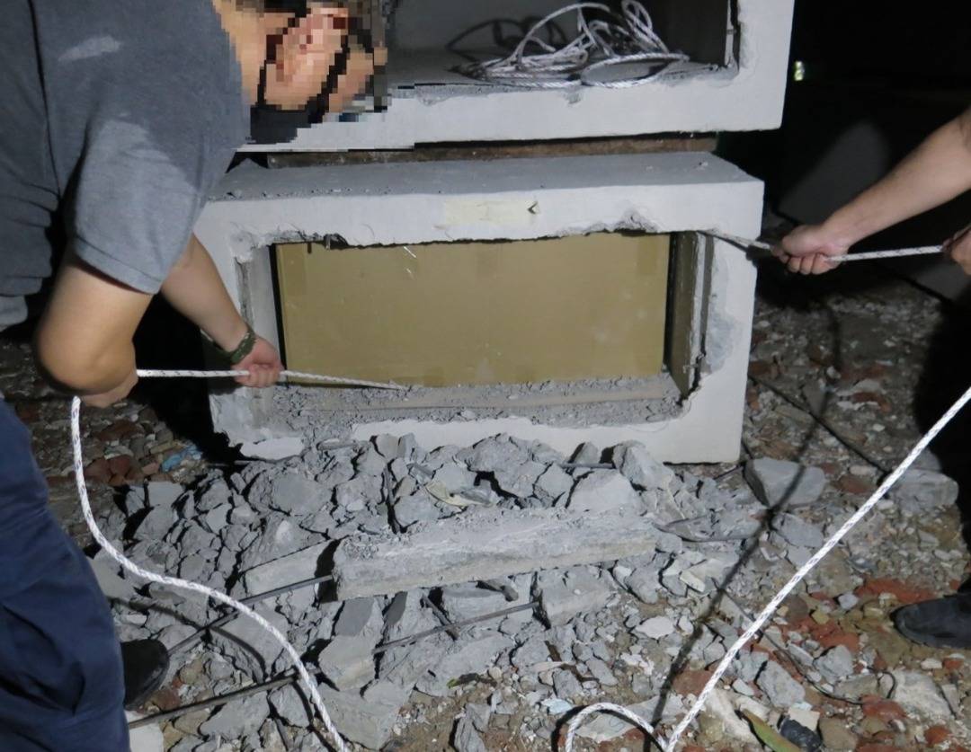 8580条走私烟藏混凝土　新国关税局捕6人 