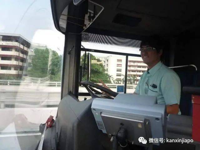 爸爸與兒子相隔兩岸，放棄音樂夢來新加坡開巴士、做維修