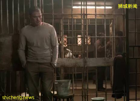 新加坡监狱内爆发斗殴,伤人者鞭刑+6年刑期!狱内实拍曝光