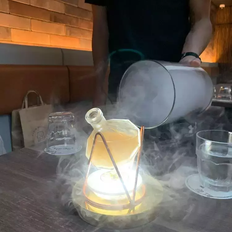 Hopscotch的幸运符鸡尾酒好独特😲燃烧的符纸可食用,看了想喝又不敢喝🪄