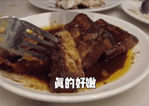 一站吃遍古早海南味:报纸咖喱饭,香酥烤猪排,招牌羊肉煲!人均$15吃到撑