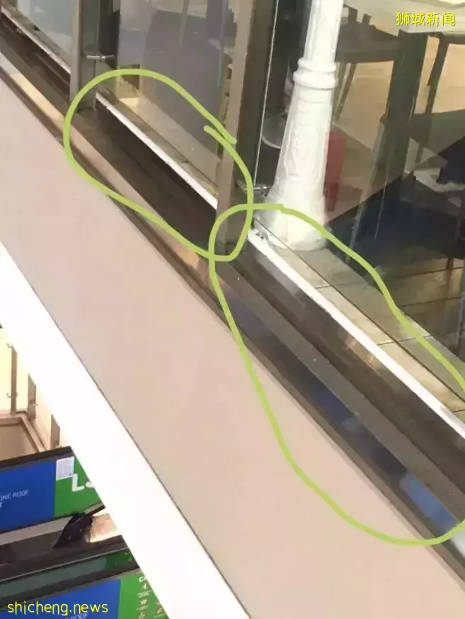 惊险!新加坡商场内高空坠物砸伤正在自动扶梯上的女子