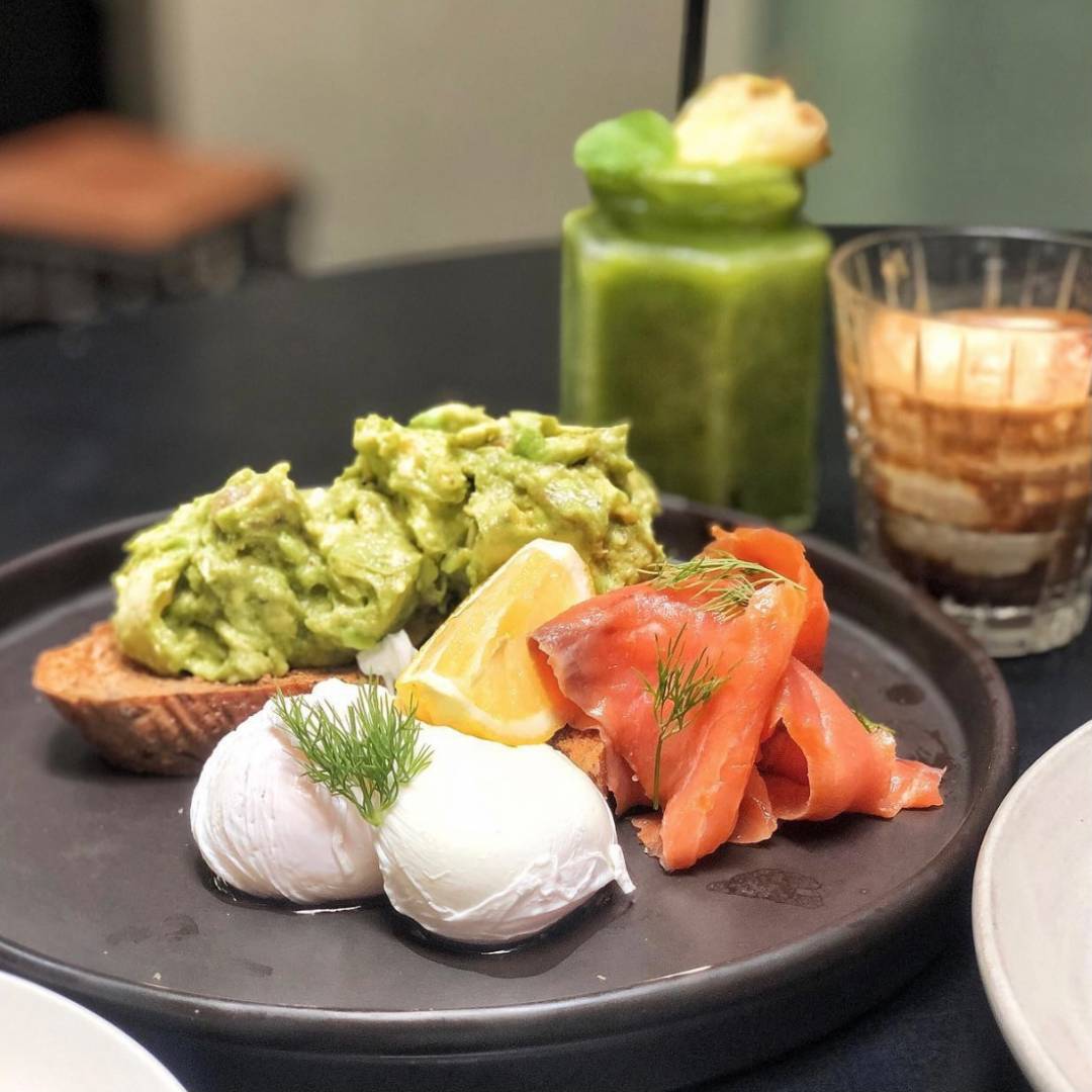 陰天的獅城，喚醒我的不是鬧鍾，而是"Egg Benedict"