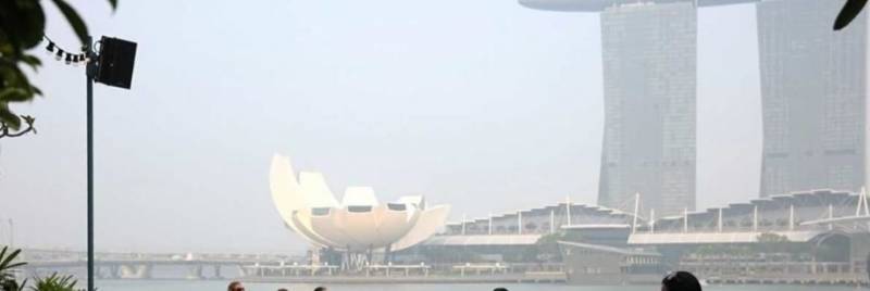 朋友们注意了！！这两天没事就在家待着吧！！新加坡雾霾达到中等不健康水平