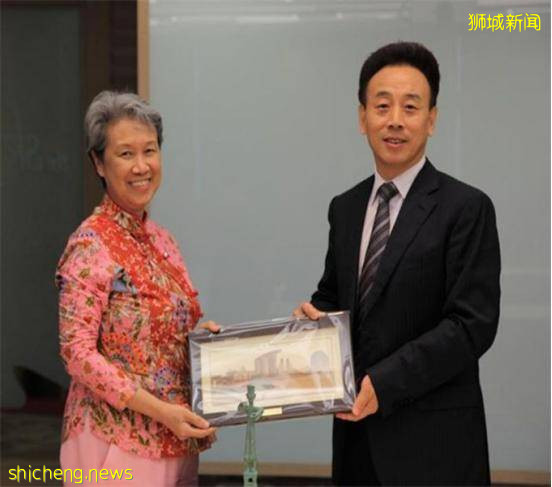 嗆聲特朗普,暗諷台灣不合常規,新加坡第一夫人的傳奇經曆