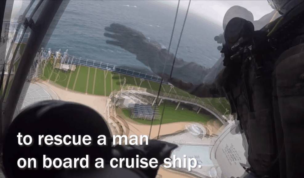 新加坡空軍出動直升機，爲了從遊輪上救人