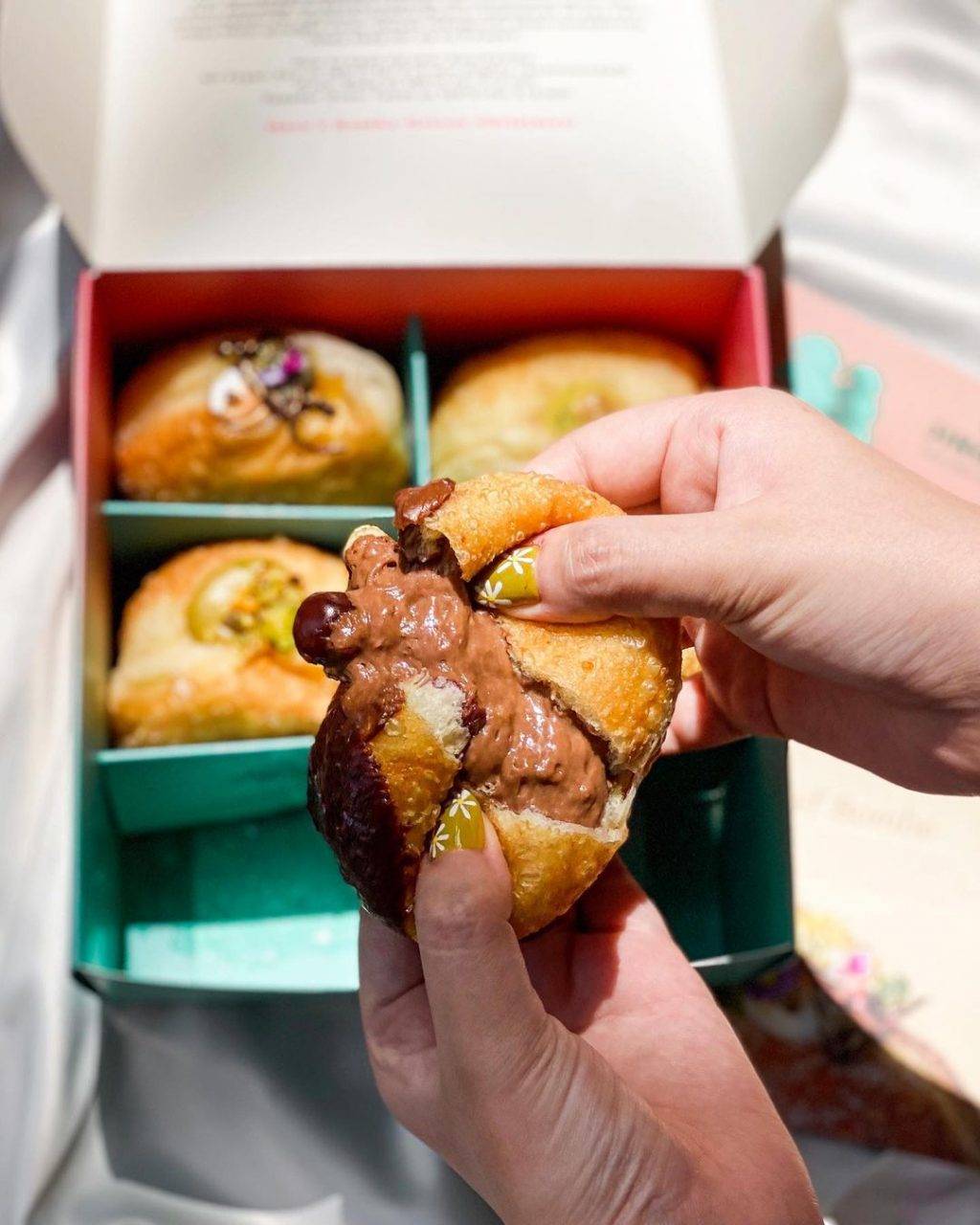 酸面團做出甜甜圈Sourbombe Artisanal Bakery😮豐富內餡一咬就爆漿！卡路裏炸彈來襲💣