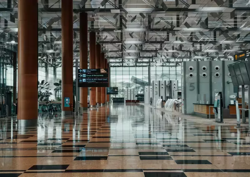 防止冠病新變種奧密克戎擴散!新加坡從明天起收緊入境防疫措施