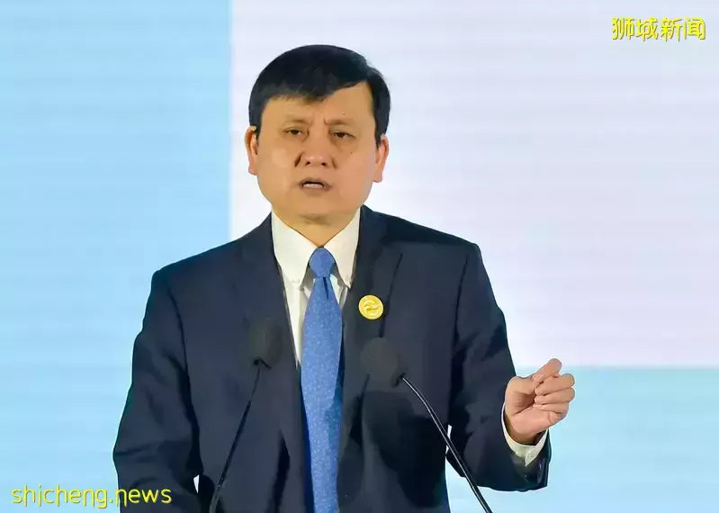 韩国失控!“共存”45天后紧急叫停!新加坡现24例奥密克戎,张文宏预测明年恢复正常生活