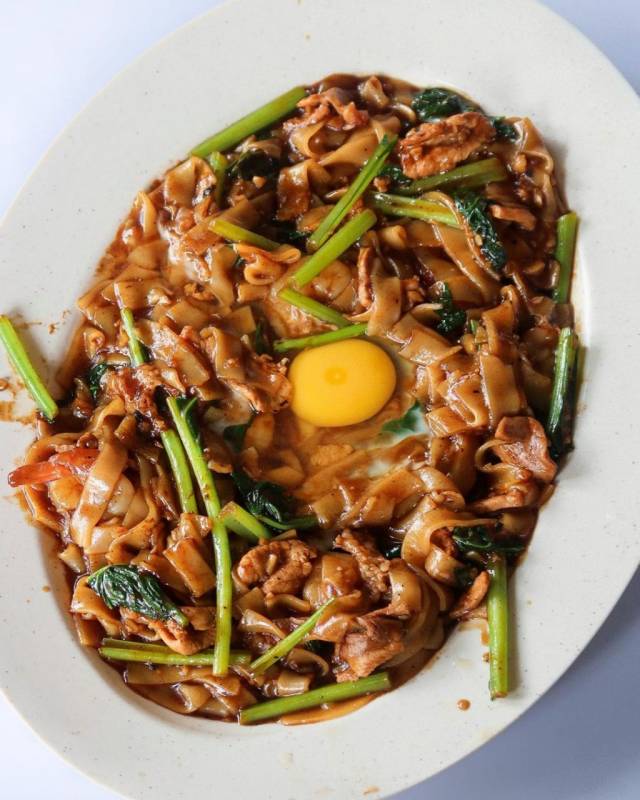 新加坡也能吃到马来西亚那一味!“怡保德记仔炒粉”锅气煮炒,饱到扶墙还不伤荷包