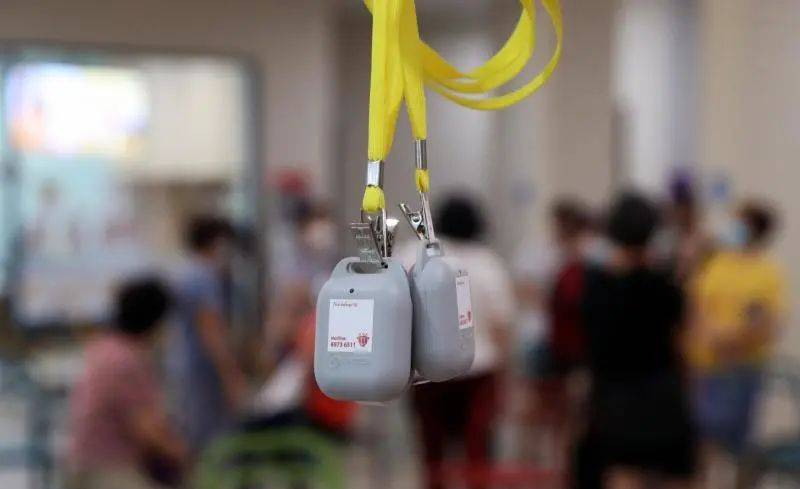 剛剛宣布！新加坡將進入第三階段解封，允許8人聚會！所有人免費接種疫苗