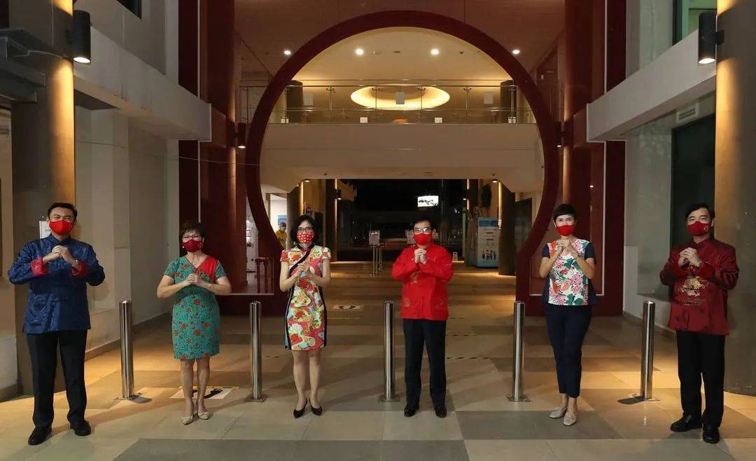 前天牛車水到處是人!新加坡嚴懲防疫違規,20組人在公園被罰款