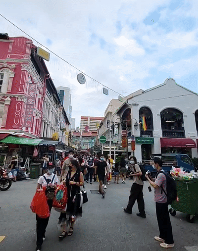 78%社区奥密克戎!前天,新加坡牛车水再现人挤人!张文宏谈北京疫情: 2022疫情或结束