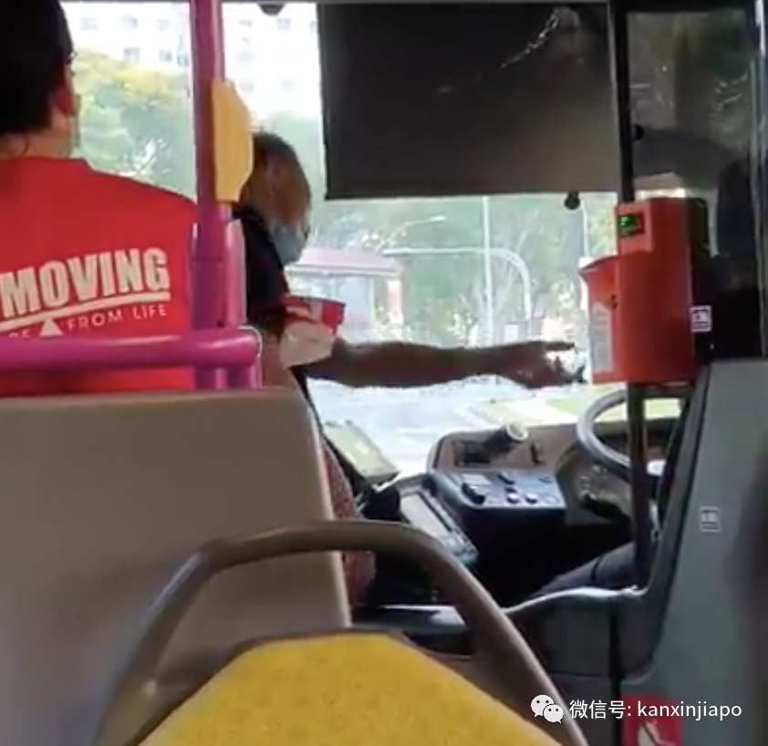 “信不信我让你丢饭碗？”大叔辱骂车长、比中指，在巴士拒戴口罩