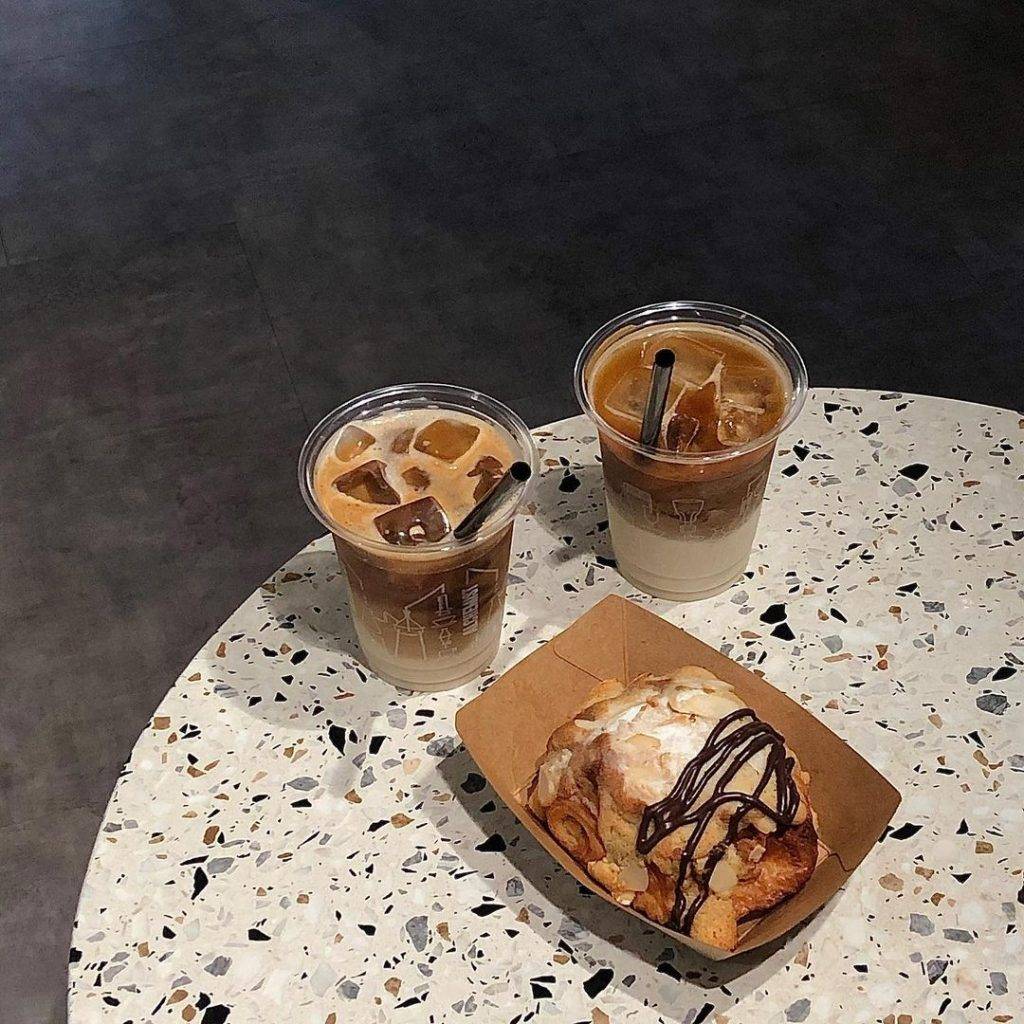 神秘魔幻黑暗大樓🏛內藏Alchemist咖啡館☕低調奢華風格、手作咖啡面包,承包你的早午餐🖤