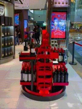 聽說很多人去了樟宜機場免稅區逛街？我們翹班去體驗了一把