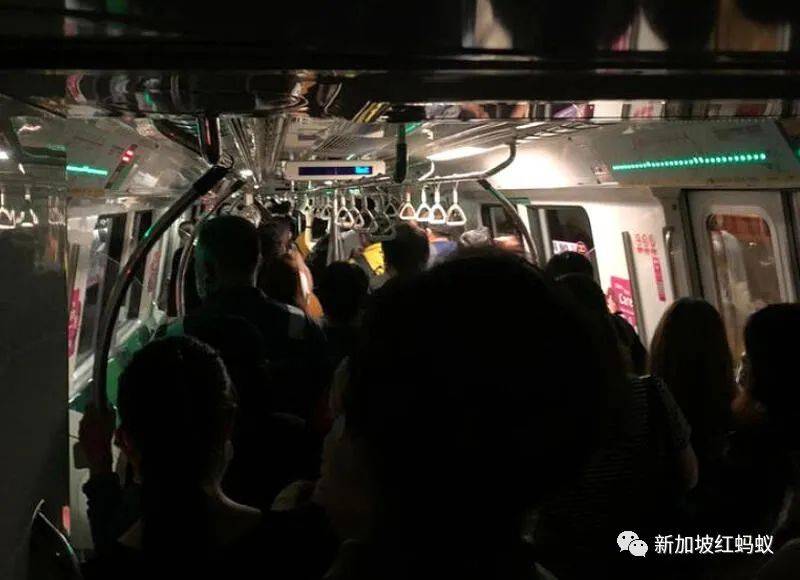 地鐵服務中斷竟然是誤讀系統顯示燈 兩職員被令停職重新培訓