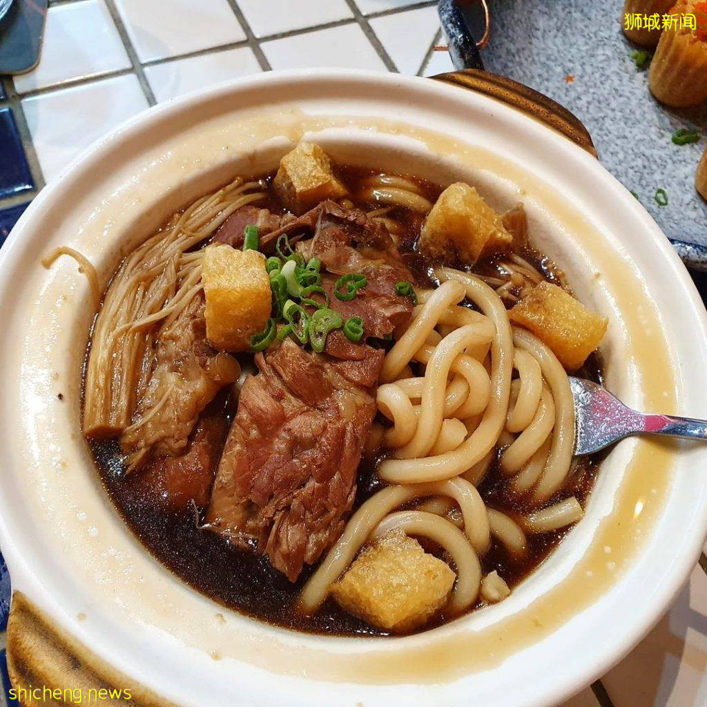 “Mama Diam媽媽店”古早味雜貨店門面、真實身份是隱秘酒吧🍻推開書架發現新空間!😱