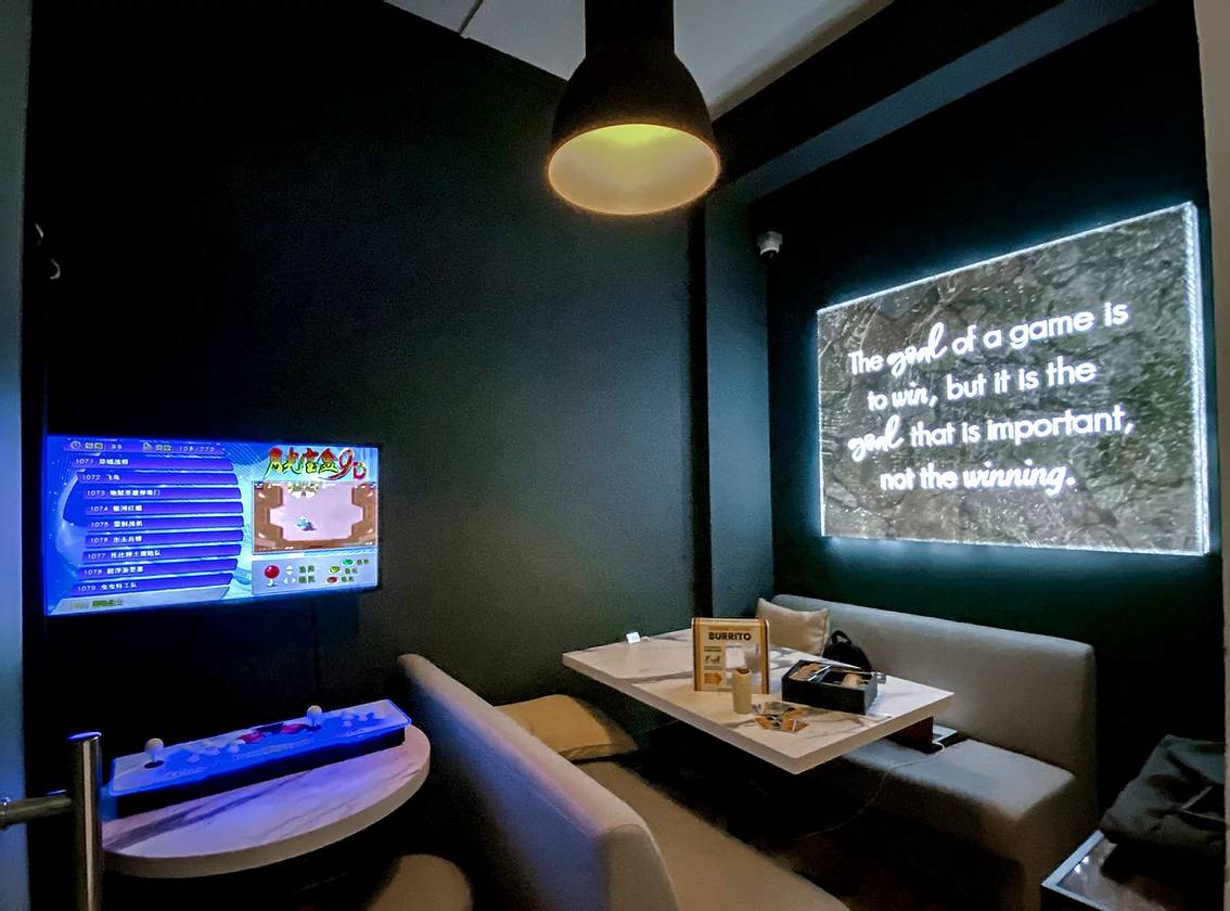 游戏小天堂！新加坡首家桌游咖啡厅🎮 整墙游戏任你玩+24小时营业！私人包厢给你轰趴😎 